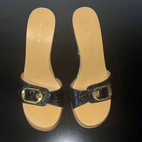 Nine West Sweda Open Toe Black with Gold Buckle and Wood Heels Size 6-1/2 - Picture 1 of 6